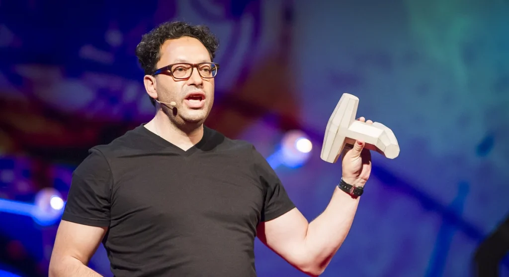 Toby Shapshak_speaks_at_TED